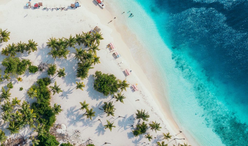 Wat kun je combineren met een strandlaken als cadeau?