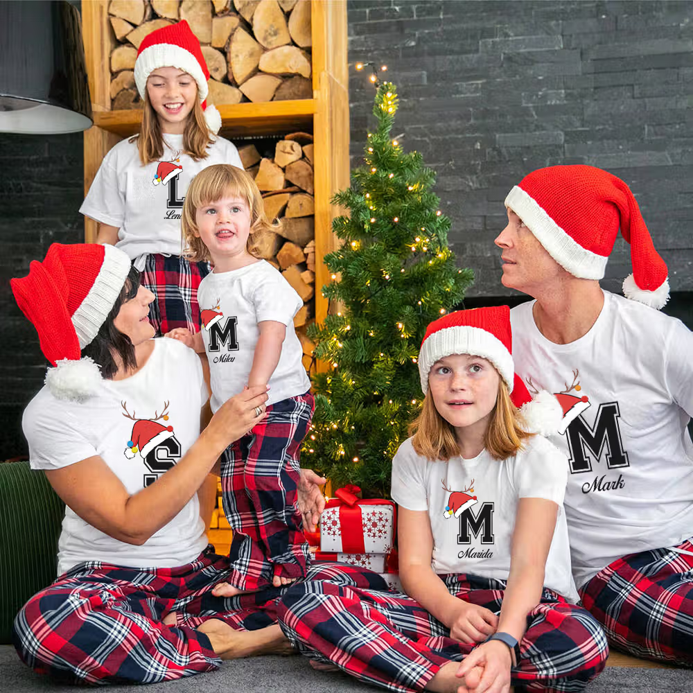 Samen in stijl aan het kerstdiner: de matchende kerstoutfit met naam voor het hele gezin