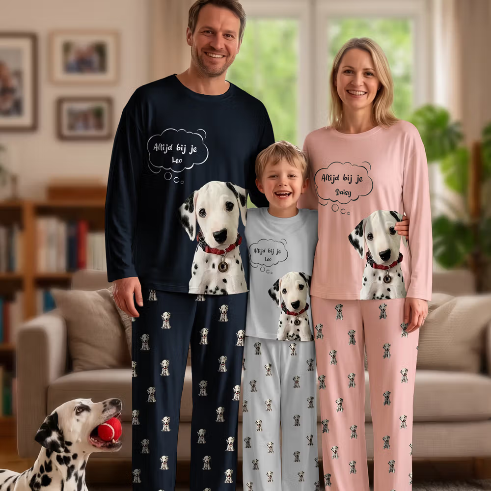 Knus loungen met je viervoeter: de gepersonaliseerde huisdier pyjamaset voor het hele gezin